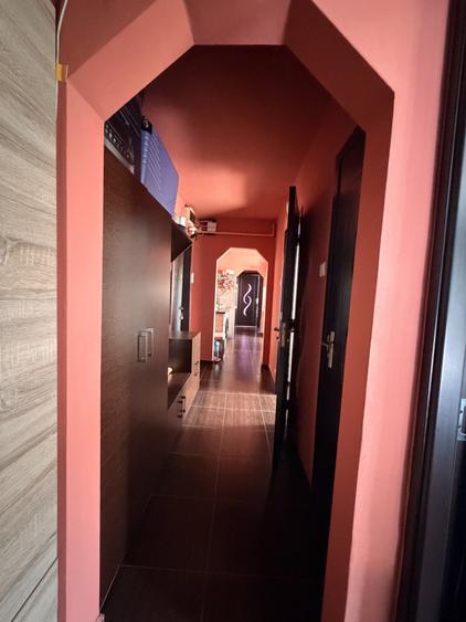 Apartament 4 camere, decomandat mp '70 utili, boxa, 10 mp cu CF etaj 3-Soarelui