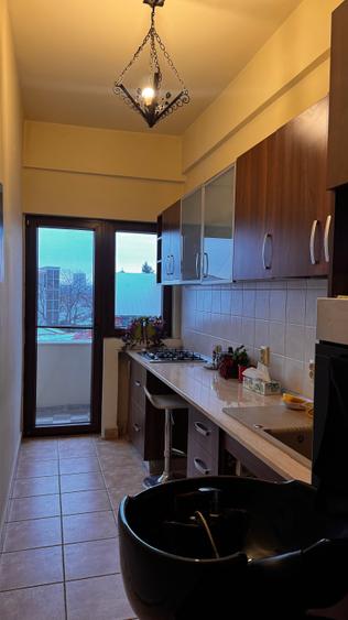 Apartament mare, luminos, 50 metri de metrou.