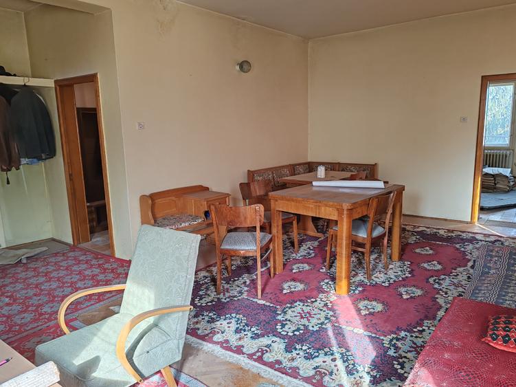 Apartament 5 camere pozitie deosebita zona Colinei