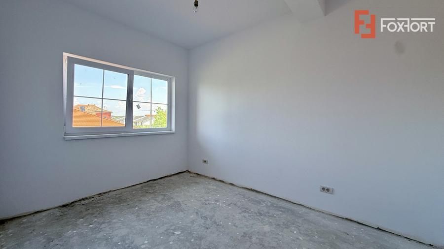 Duplex de vanzare, 5 camere despartit prin garaj - Mosnita Veche