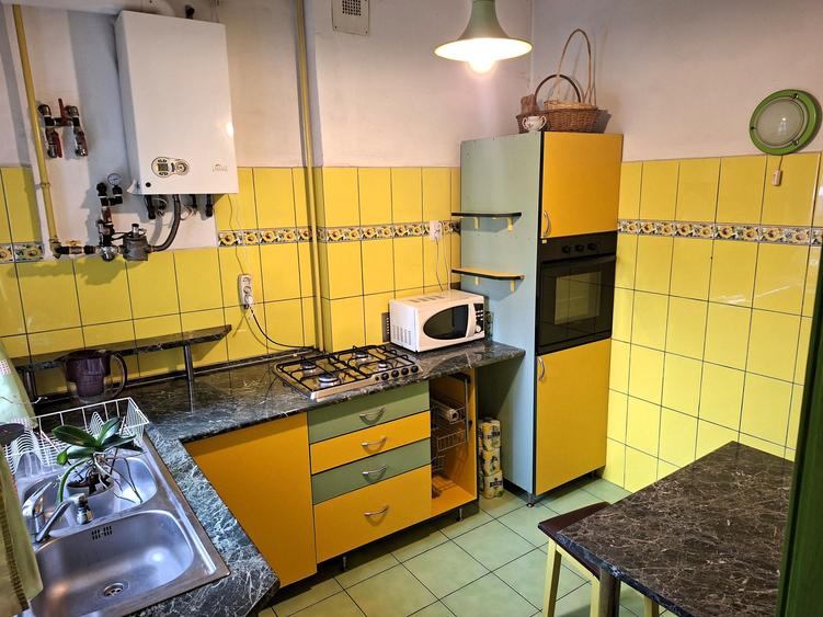 Apartament cu 3 camere in vila interbelica, de renovat - comision 0%!