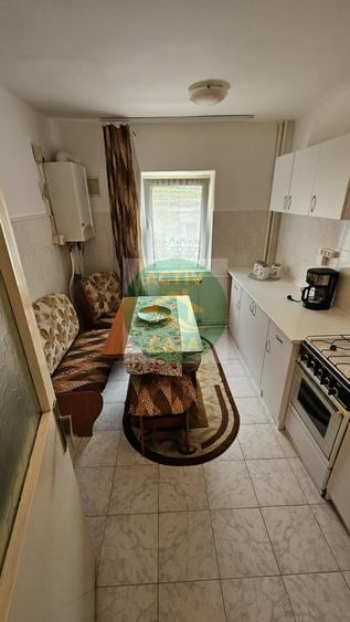 De inchiriat apartament 2 camere, etaj 1,zona Roman Voda