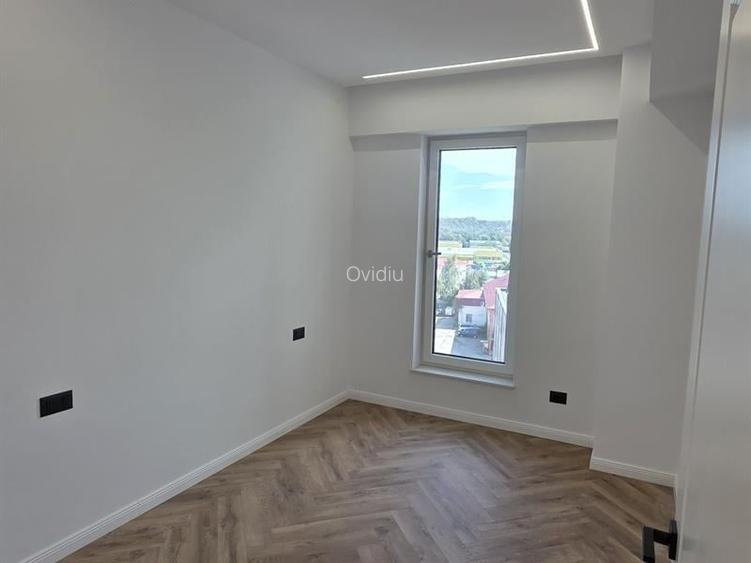 Apartament 3 camere, semidecomandat, - - 7