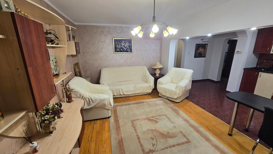 Apartament 4 camere de vanzare, etajul 1, Focsani