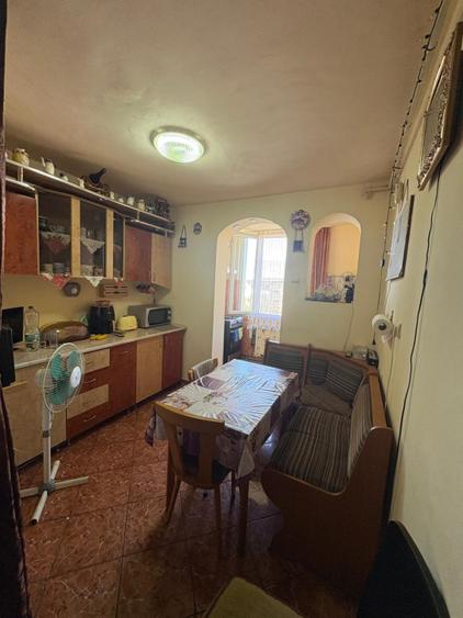 Apartament 3 camere, 64 mp utili, etaj 4/4 – acoperiș , orientare vest