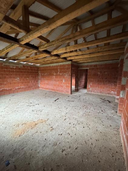 Casă la roșu, 132 mp utili, 5,6 ari, zonă Săcălășeni