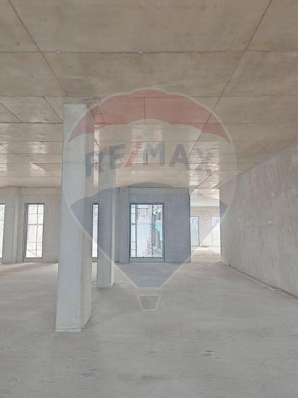 Spațiu comercial de inchiriat ( 450 - 650 mp) - Gara
