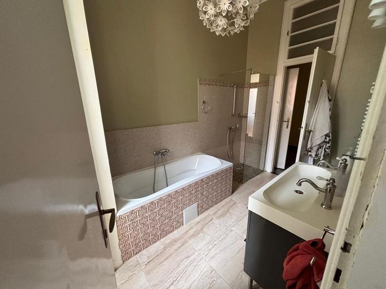 Apartament exclusivist de închiriat -135 mp la 2 min de P-ta Victoriei