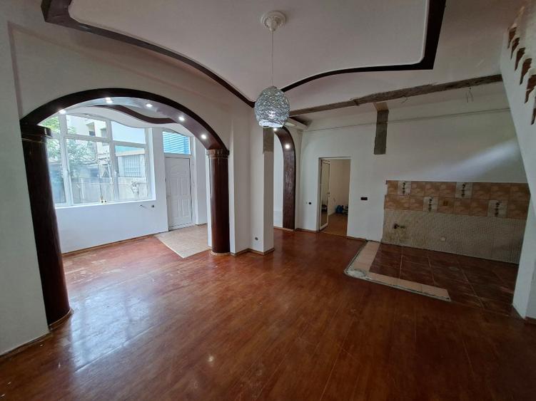 Piata Unirii, Calea Calarasilor, Hala Traian, PROPRIETAR, vand casa P+M, 4 cam.