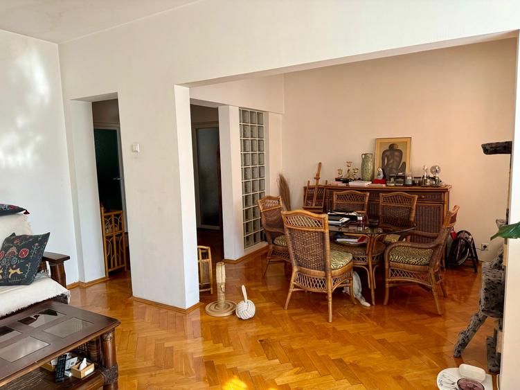 Vanzare apartament 4 camere
