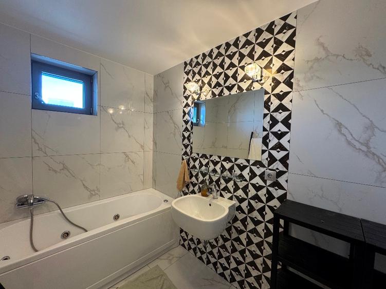 3 camere inchiriere Green Lake// Sisesti// loc de parcare in garaj