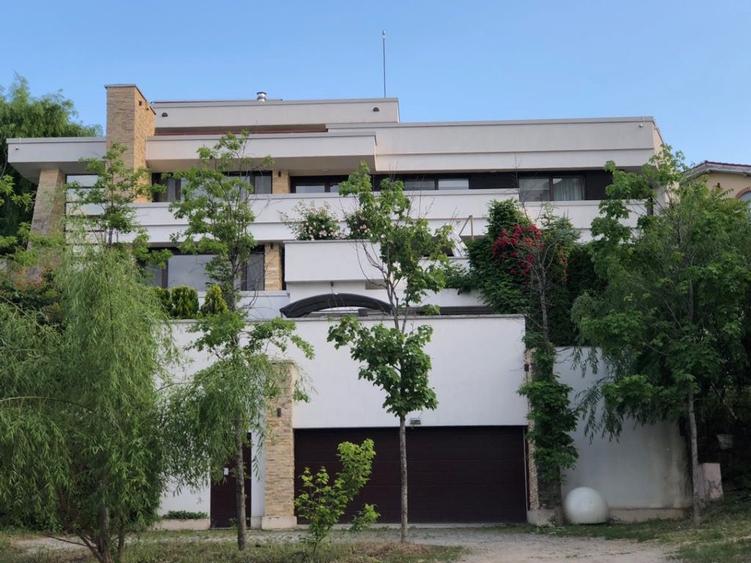 "VILA ARGHEZI" - zona Tineretului, Sector 4, 823 mp construiti