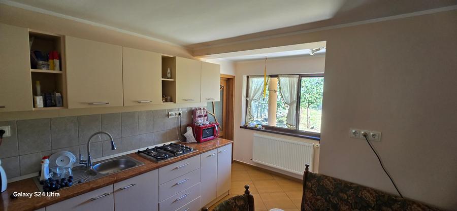 Casa cu etaj si 3552mp teren la Zaicesti