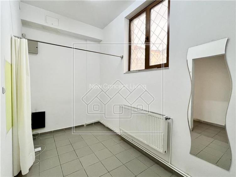 Spatiu comercial cu vitrina la strada - 177 mp - finisat la cheie - 15
