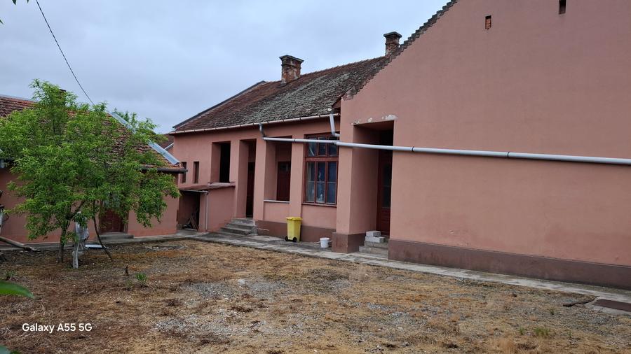 Casa de vanzare  - Ilia, str. Traian , nr. 2