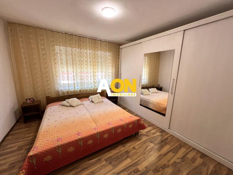 Casa de vanzare pretabila 2 familii, garaj, livada, comuna Pianu