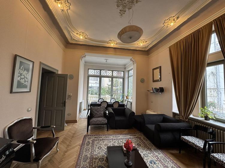 Vila istorica de vanzare in zona *Unirii* | 21 camere | curte, garaj