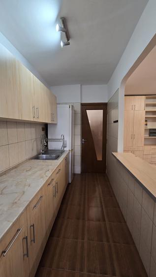 Inchiriere garsoniera decomandata, etaj 1,  metrou Timpuri Noi, loc de parcare!