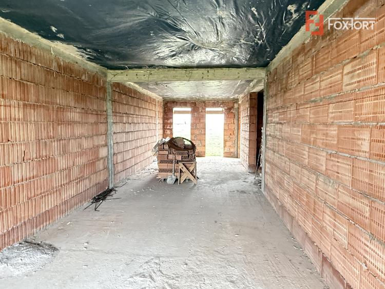 Duplex intreg 8 camere, LA ROSU, de vanzare in Sacalaz, la intrare