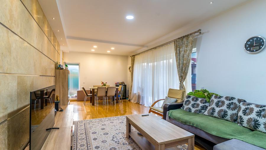 Casa individuala, cu piscina, pe strada privata, cartier Borhanci