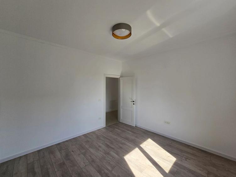 Apartament 3 camere, Zona Torontalui, Nemobilat, Bloc Nou, Loc de parcare inclus