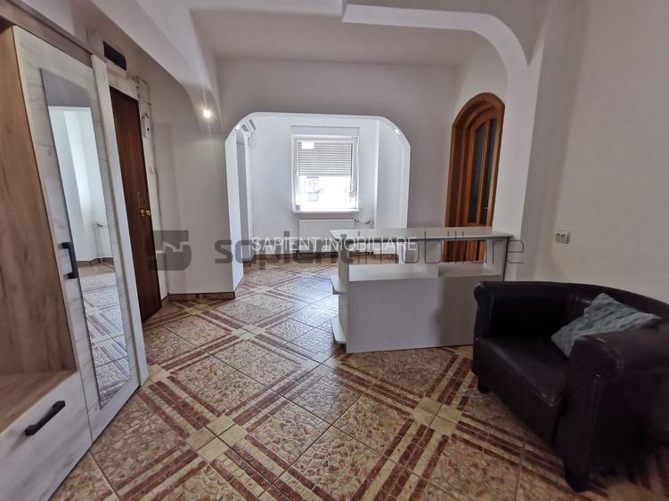 De închiriat apartament cu 4 camere, Bd. Decebal - 9