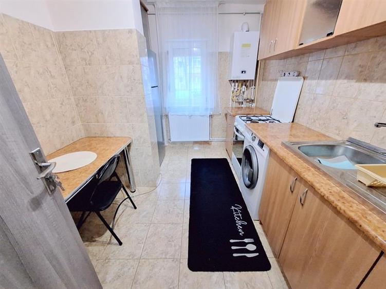 Apartament 2 camere semidecomandat, semimobilat, zona Mioritei