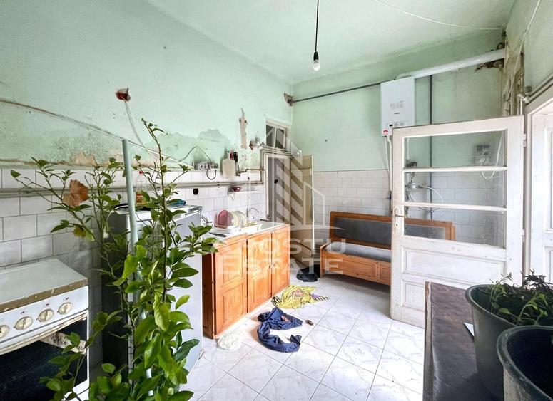 Casa 4 camere, anexe, teren generos zona Aradul Nou Cl. Timisorii