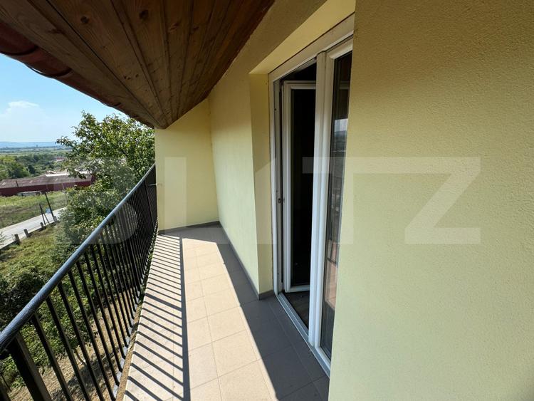 Apartament 3 camere, 80 mp, curte si garaj, Micro