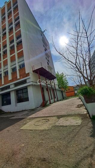 De vanzare in Reșița Cladire comerciala de 4etaje situata pe bulevard principal  - 5