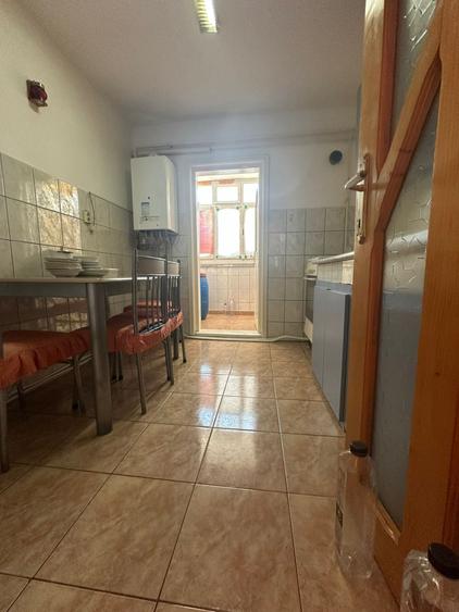 - Apartament 2 camere decomandat, zona Radu Negru.