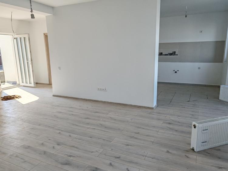 Casa 4 camere libera la vanzare SANPETRU - iesirea spre Harman