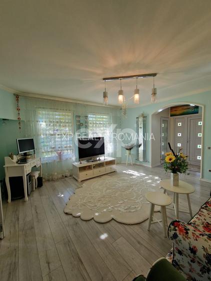 Casă de vânzare  225 mp ,Mărginenii de Sus , DB - 5