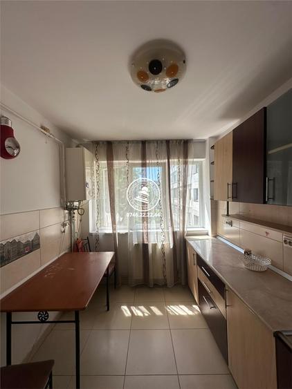 Apartament 2 camere de inchiriat semidecomandat etaj intermediar - Podu Ros
