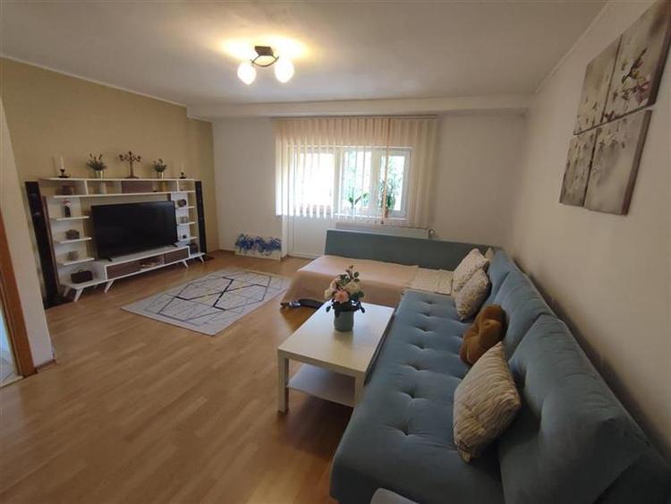 Vanzare vila cu spati comerciale si apartamente, ideal afacere