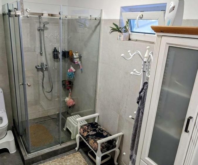 Bucurestii noi - casa deosebita, 5 camere, 3 bai, metrou si Parc la 5 minute!