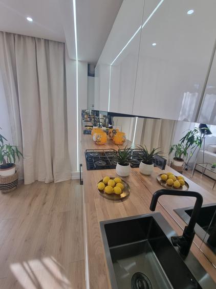 Apartament cu 2 camere,ultrafinisat ,zona centrală