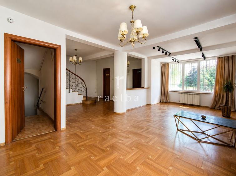 | Vila de INCHIRIAT | 12 camere | Șoseaua NORDULUI |