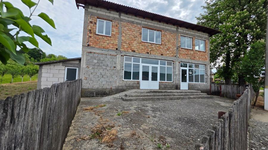 CASA/SPATIU COMERCIAL - GENUNENI