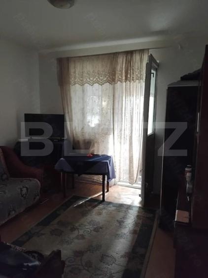 Apartament cu 3 camere, zona blocuri, decomandat