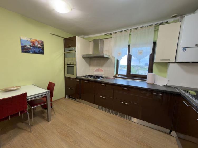 Apartament cu 3 camere de închiriat in Piata Victoriei