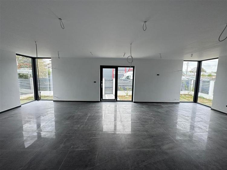 Casa P+M de vanzare in Campineanca (strada asfalata)
