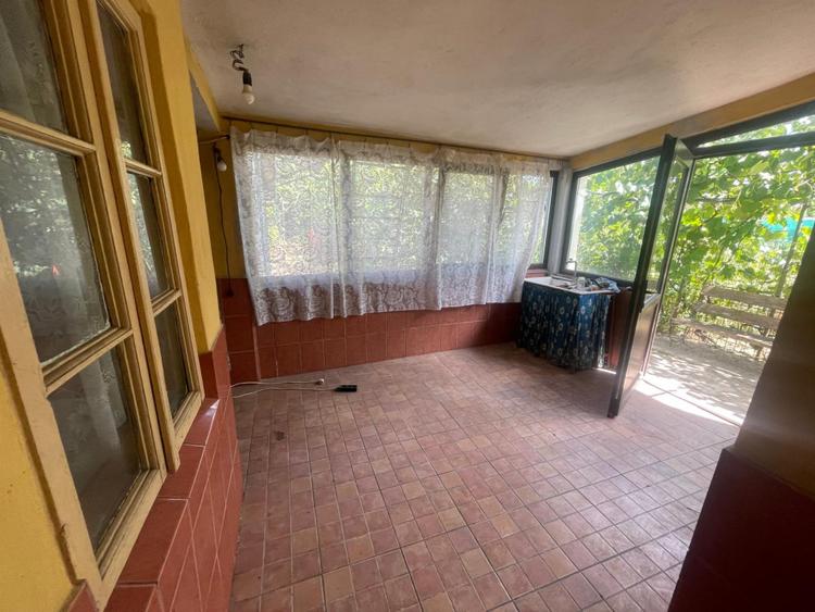 Casa parter, cu 4 camere, 140 mp, teren 1000 mp, zona Simnicul de Jos