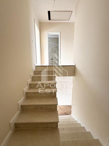 Duplex cu perete dublu, 4 camere si 3 bai finalizat, toate utilitatile