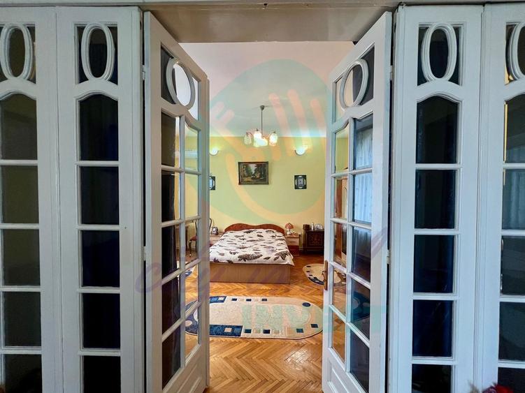 Apartament în vilă interbelică Unirii – Carol | | Curte | Ideal cabinet/birou