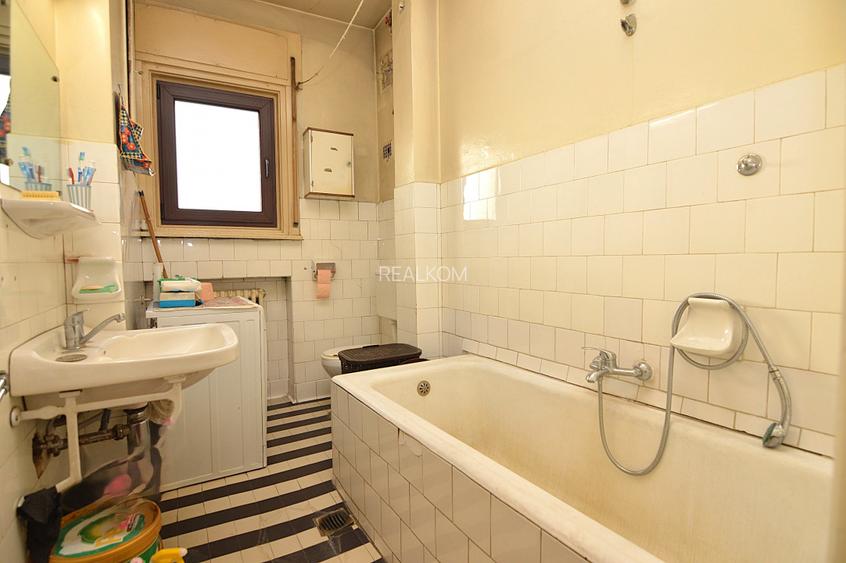VANZARE APARTAMENT 4 CAMERE CALEA CALARASILOR – SFANTUL STEFAN