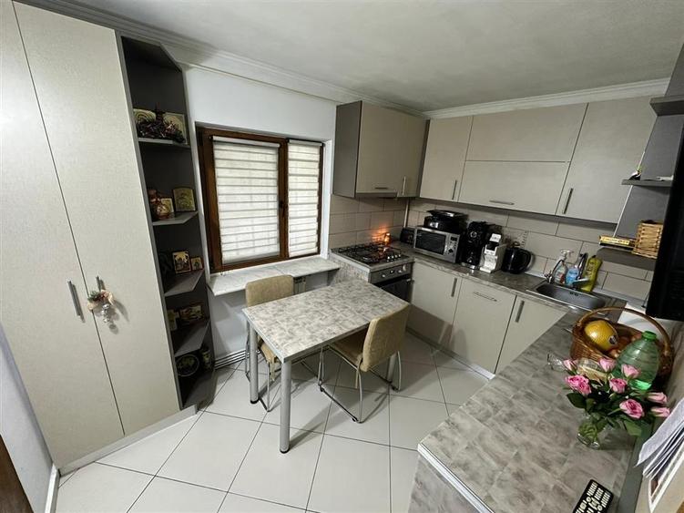Apartament cu 4 camere/Spatiu birouri/ Cabinet - Nicolina