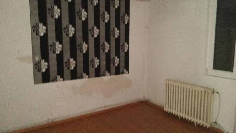 TARGU NEAMT Apartament 3 camere decomandate - 76 mp - etaj 4