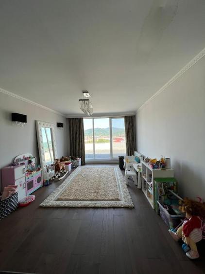 Penthouse de lux cu 6 camere, 3 locuri de parcare, zona Europa