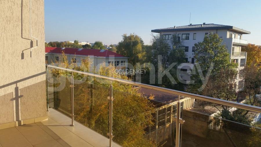 Apartament spatios si luminos cu 4 camere | 2 garaje - 4